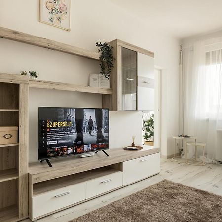 Malompark Apartman With Free Parking Дебрецен Екстер'єр фото
