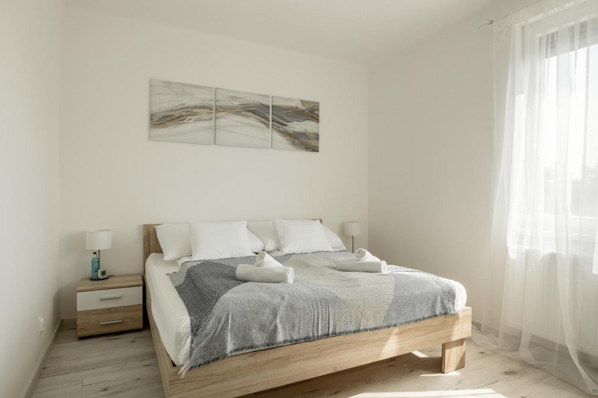 Malompark Apartman With Free Parking Дебрецен Екстер'єр фото